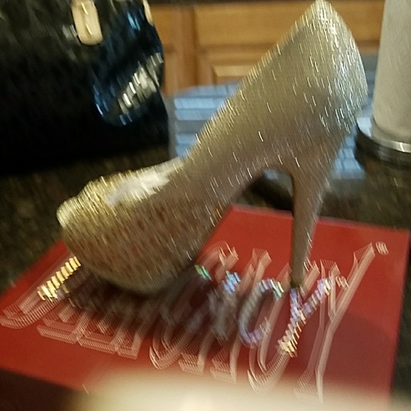 Shoes - Picture 3 of 3